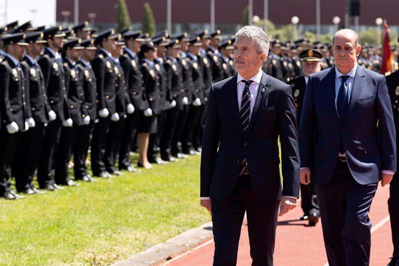 El ministro Grande-Marlaska y el director general de la Policía, Francisco Pardo Piqueras.