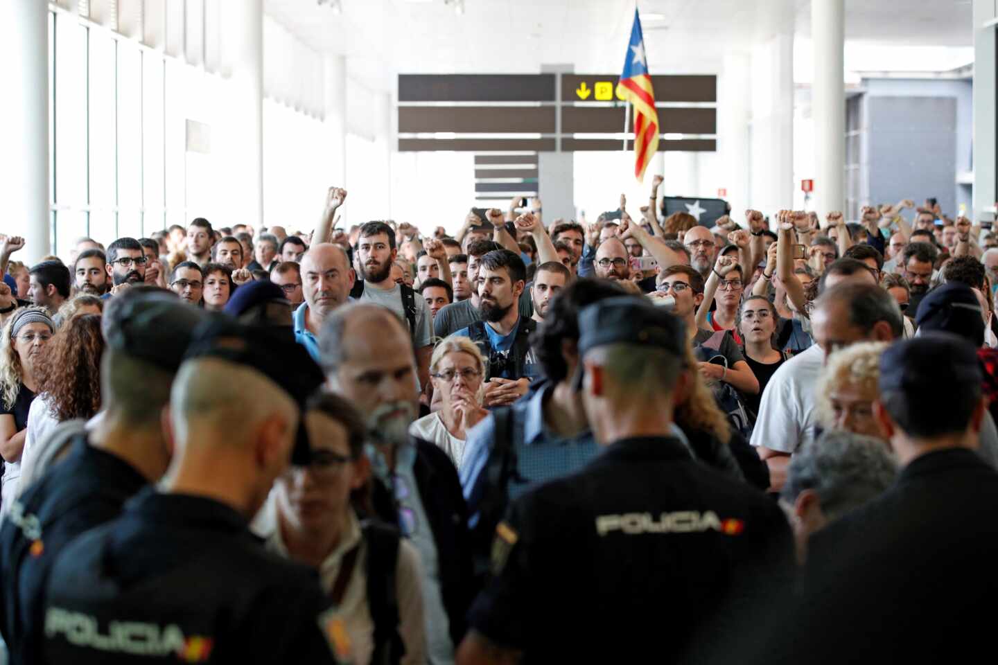 Los Mossos advierten a los manifestantes: asaltar el aeropuerto es un "delito grave"