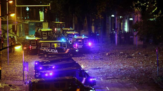 Furgones de la Policía Nacional, en Barcelona.