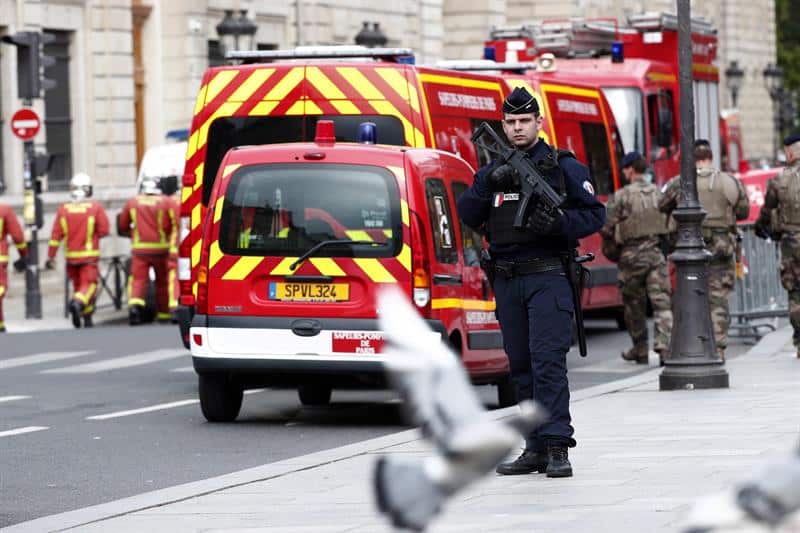 Policía en París