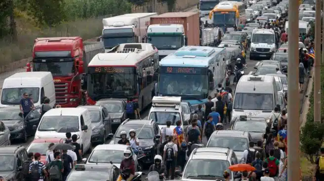 Los camioneros planean exigir a Gobierno y Generalitat indemnizaciones por los cortes de carreteras