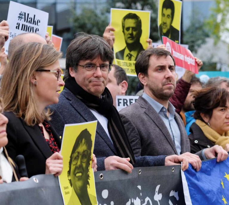 La Fiscalía belga pone trabas a la euroorden contra Puigdemont y pide a España que la reenvíe traducida