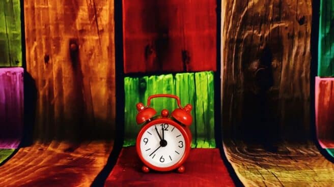 Imagen reloj despertador rojo