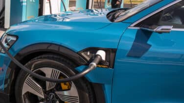 La paradoja del coche eléctrico: no solo faltan enchufes sino que tengan más potencia