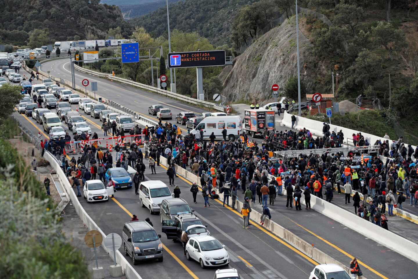 Los camioneros llevan a los tribunales a los radicales que cortaron las carreteras en La Junquera