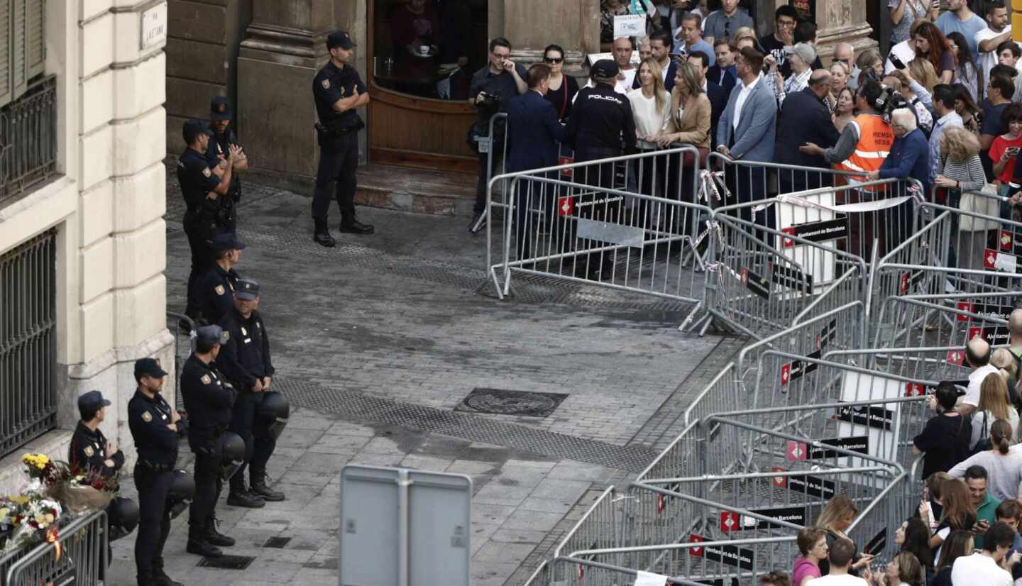 El PSC vota junto a los independentistas para trasladar la comisaría de Policía de Via Laietana