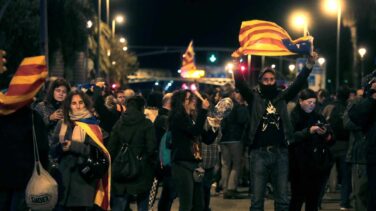 Cacerolada en Barcelona contra Felipe VI en medio de un gran despliegue policial