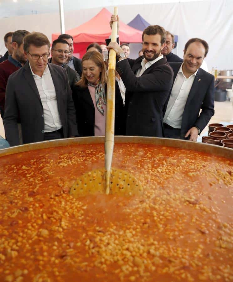 Casado busca "convencer a los indecisos" con el mensaje de que "solo" el PP puede echar a Sánchez