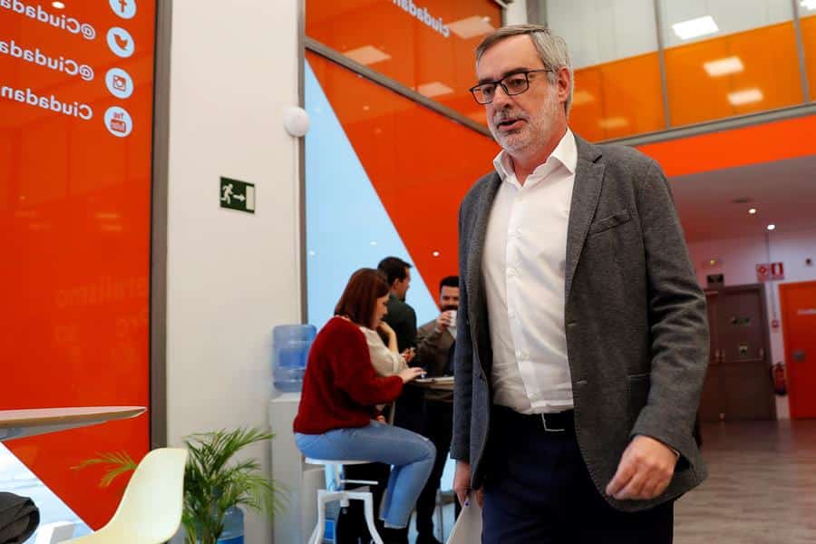 Villegas seguirá en Ciudadanos "desde la segunda o tercera fila" política