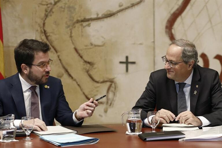 JxCat y ERC definen el Govern "post-Torra" entre muestras de desconfianza