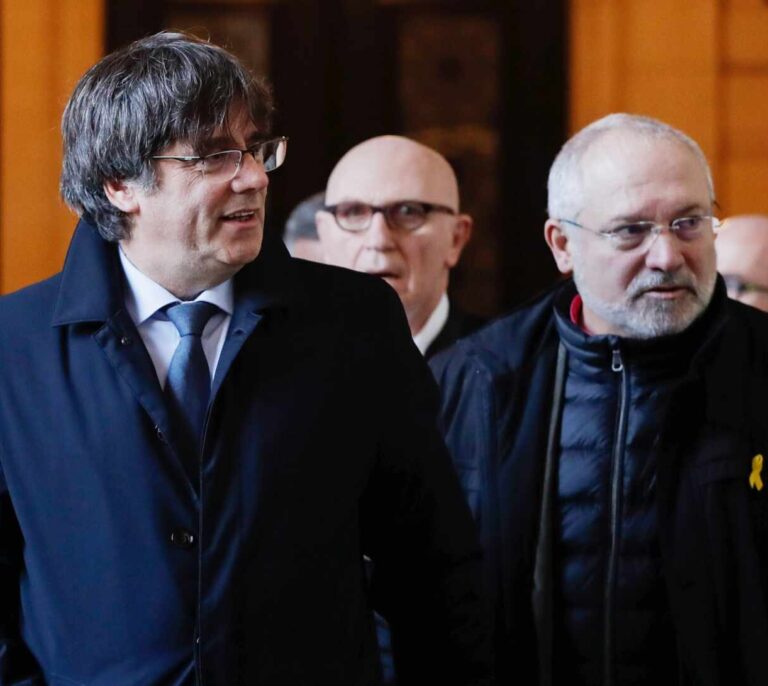 Puigdemont utilizará la "injerencia" de Sánchez en la Fiscalía para evitar su entrega a España