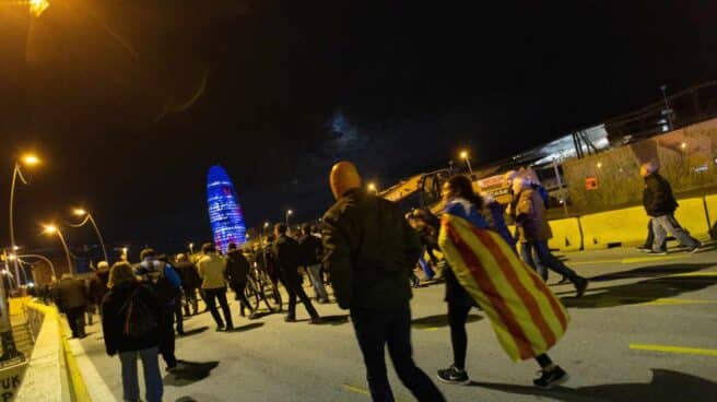 Manifestantes convocados por los CDR cortando el tráfico el pasado 12 de noviembre.