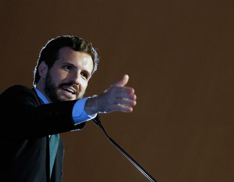 Casado advierte que el pacto PSOE-ERC "liquida la soberanía nacional"
