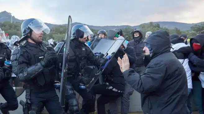 La policía francesa detiene a 18 radicales de Tsunami que bloqueaban la frontera