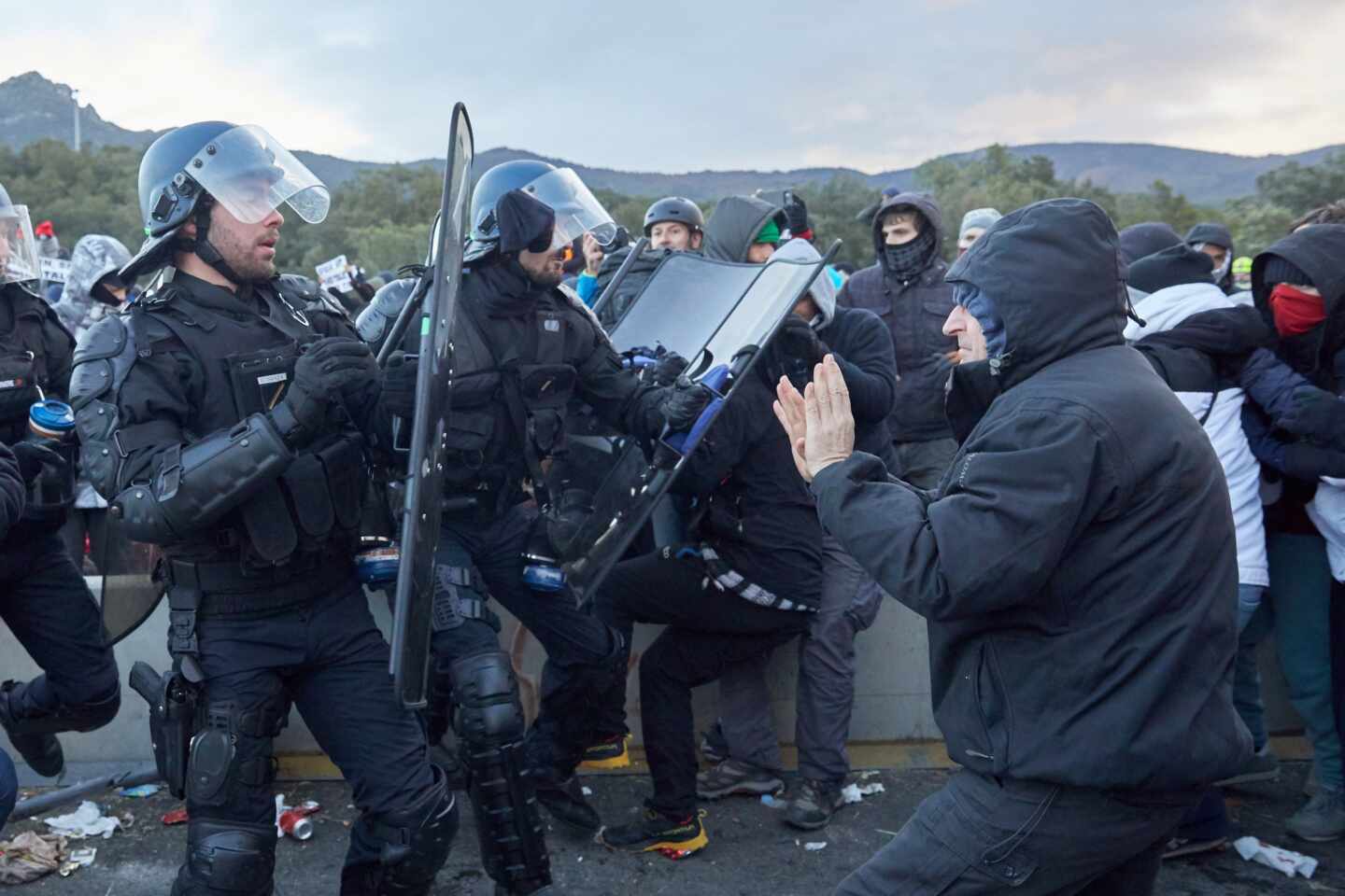 La policía francesa detiene a 18 radicales de Tsunami que bloqueaban la frontera
