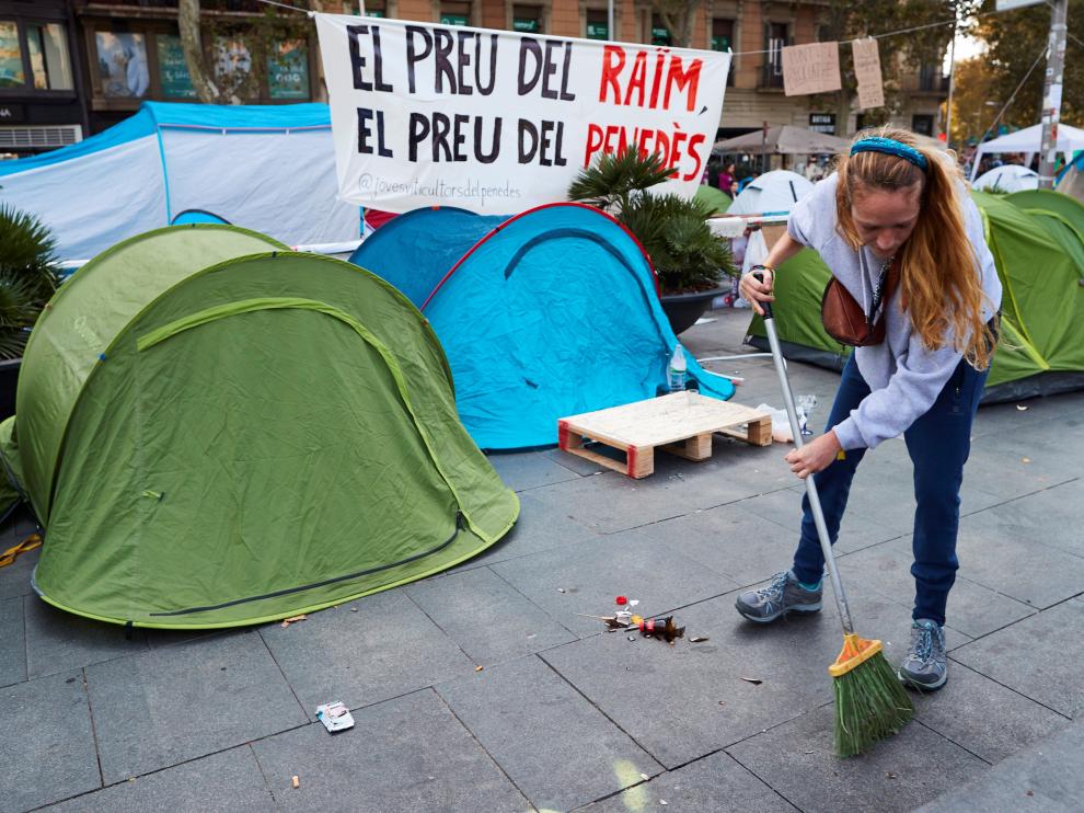 La Junta Electoral de Barcelona ordena a la Policía actuar si los estudiantes acampados no dejan votar