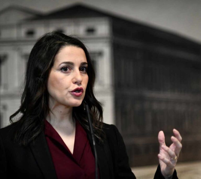 Arrimadas pide a Sánchez evitar un gobierno de "pesadilla" con Podemos