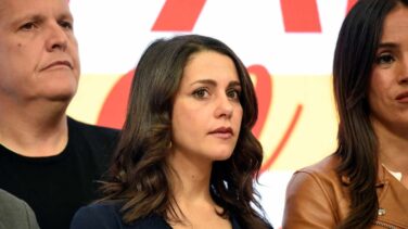 Arrimadas acusa al PSOE de 'comprar' los mantras de ERC: no hay 'conflicto político'