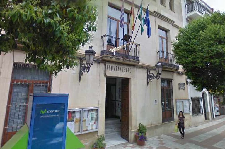 Dimite un concejal del PSOE que deseó la violación de las hermanas de los votantes de Vox