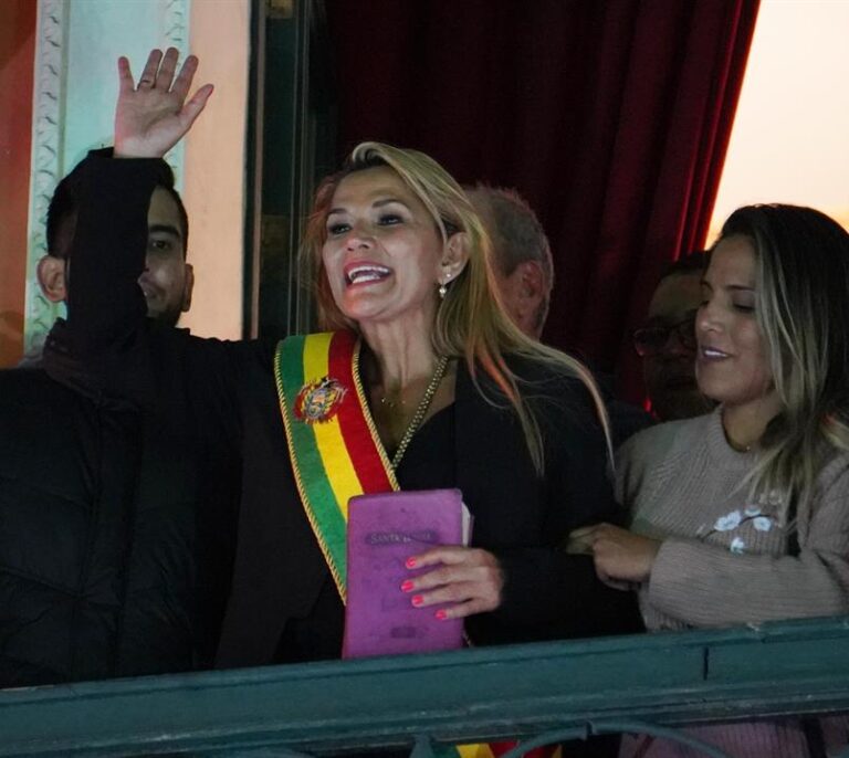 Empieza en Bolivia la era post Evo Morales con la opositora Áñez como presidenta