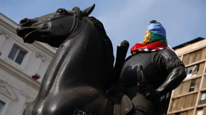 De Chávez a los conquistadores españoles, la fiebre latina por derribar estatuas