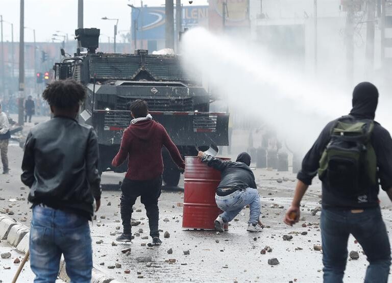 La ola de violencia golpea ahora Colombia