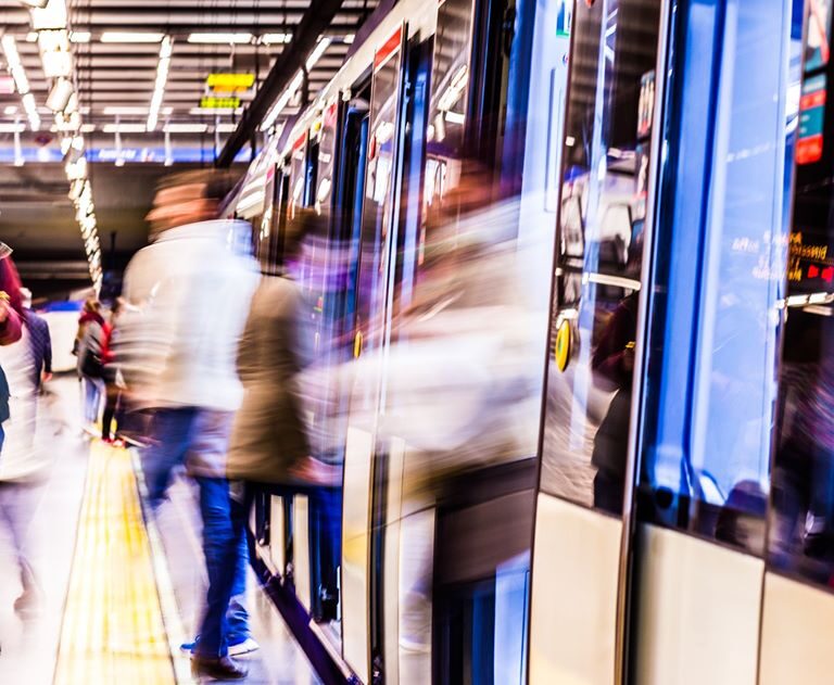 Interrumpido el servicio de la línea 9 de Metro entre Herrera Oria y Plaza Castilla