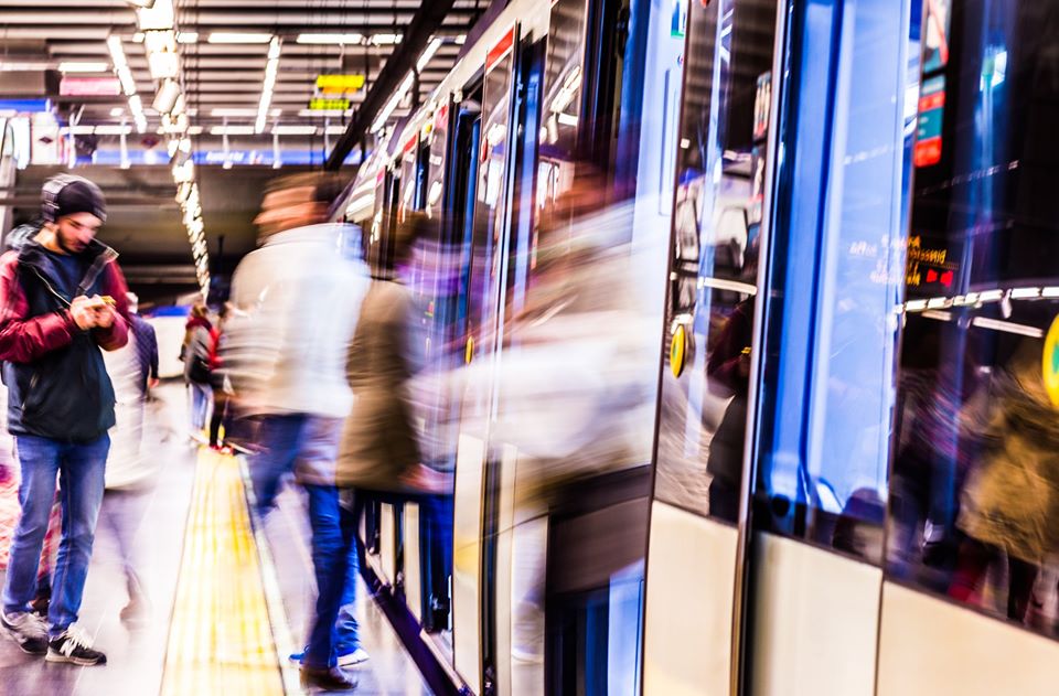 Metro de Madrid, el servicio público que bloquea en Twitter a los viajeros desquiciados
