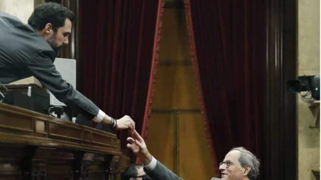El president del Parlament, Roger Torrent, saluda al presidente del Govern, Quim Torra. El president del Parlament, Roger Torrent, saluda al presidente del Govern, Quim Torra.