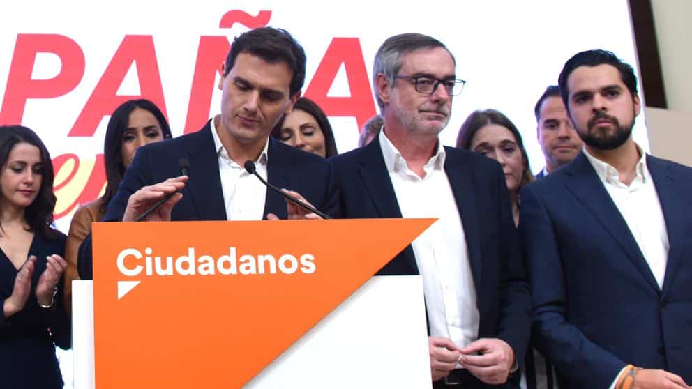 El 'adiós' del búnker de Rivera deja a Ciudadanos al borde del precipicio