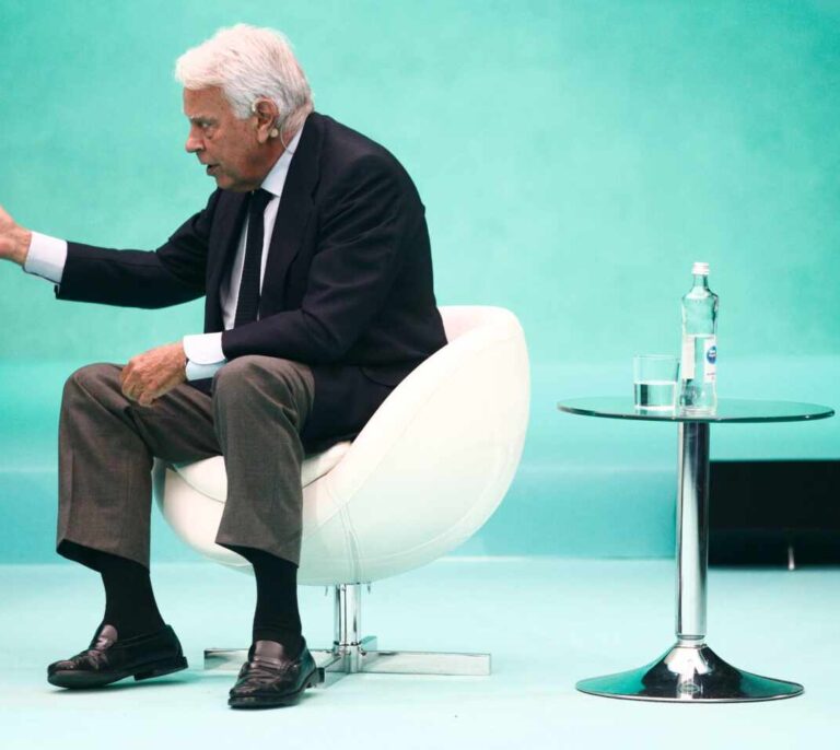 Felipe González, tras la cesión de Sánchez a Iglesias: "Siento orfandad política"