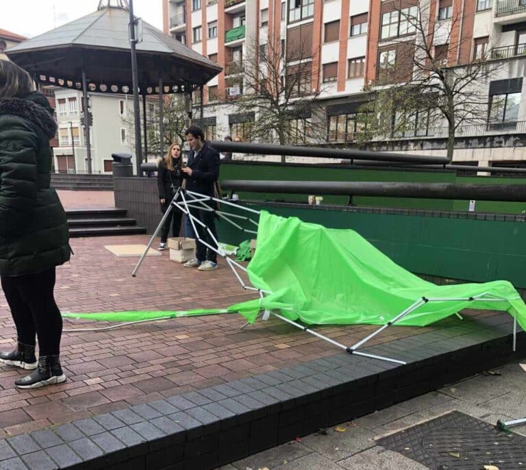 Agreden a la candidata de Vox por Vizcaya mientras repartía propaganda