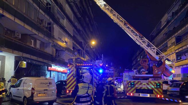 Equipos de emergencia durante la intervención en un incendio en Leganés