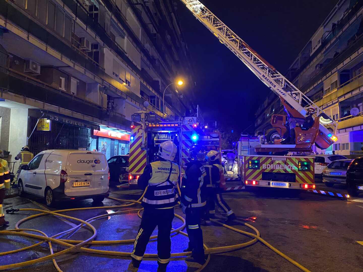 Un niño salva a sus dos hermanos de un incendio en Leganés con 32 heridos