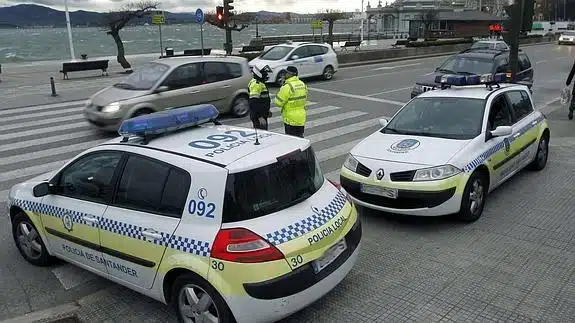 Detenido un 'kamikaze' tras circular sin carné, drogado y con un coche robado por la autovía