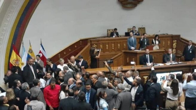 Bronca en la Asamblea venezolana con la presencia de Maroto y Echániz (PP).