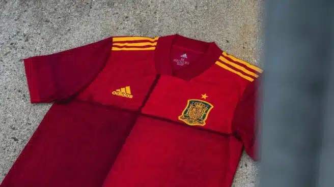 La polémica camiseta de la Selección Española que "diferencia" y "une" a la vez