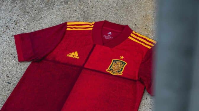 La polémica camiseta de la Selección Española que "diferencia" y "une" a la vez