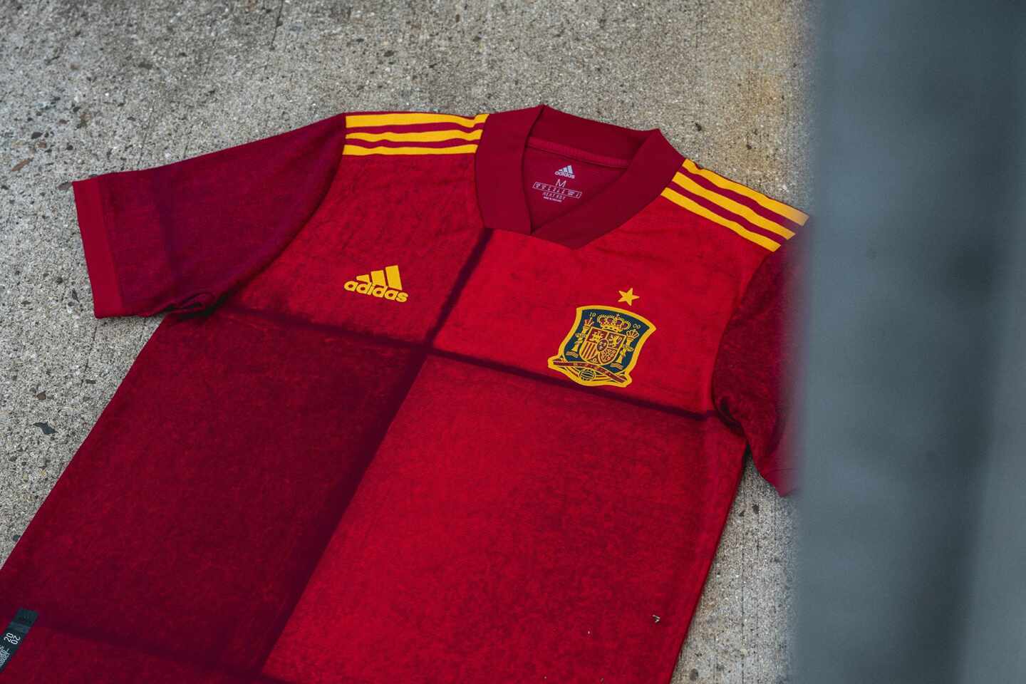 La polémica camiseta de la Selección Española que "diferencia" y "une" a la vez
