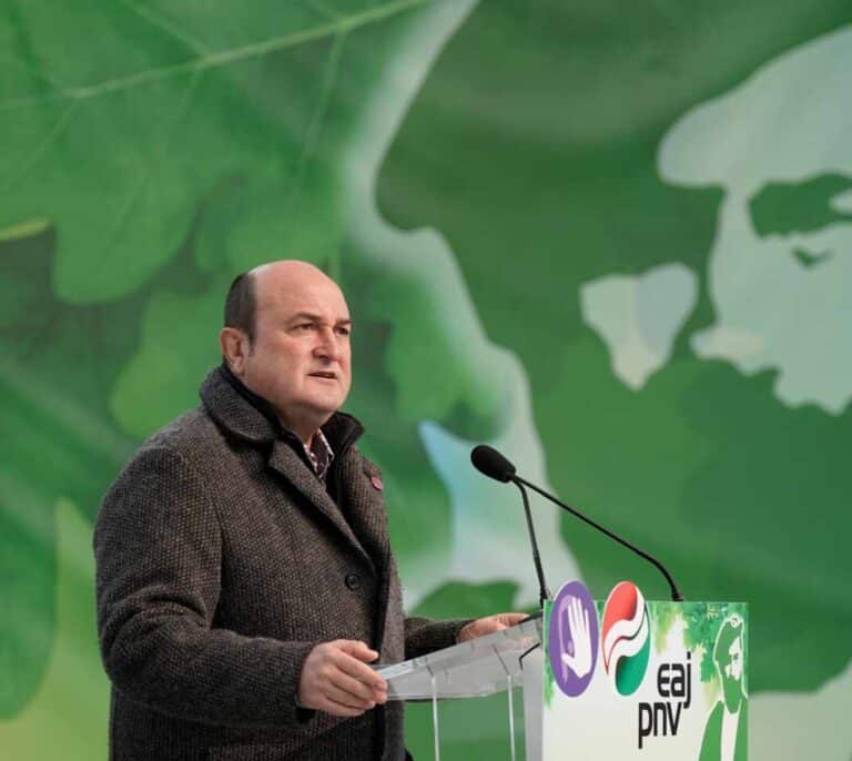 La propuesta del PNV, una bomba camuflada contra la Constitución