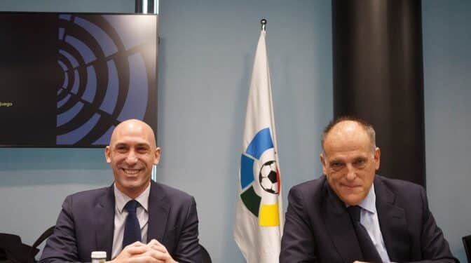 Nueva guerra entre Rubiales y Tebas por una liga de periodistas