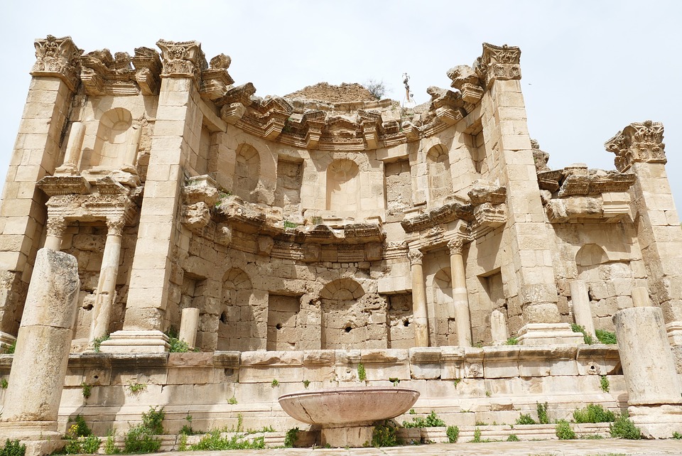 Apuñalados tres turistas, un guardia de seguridad y un guía turístico en Jordania