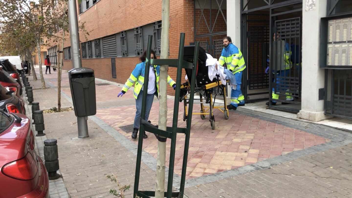 Apuñalan de gravedad a una joven de 24 años en su casa en Madrid