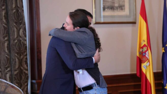 Sánchez Iglesias abrazo coalición vicepresidencia gobierno psoe podemos