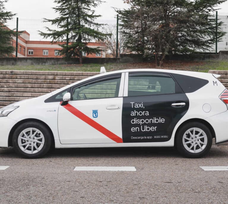 Uber presume de integrar taxis en su plataforma en plena revuelta contra las VTC