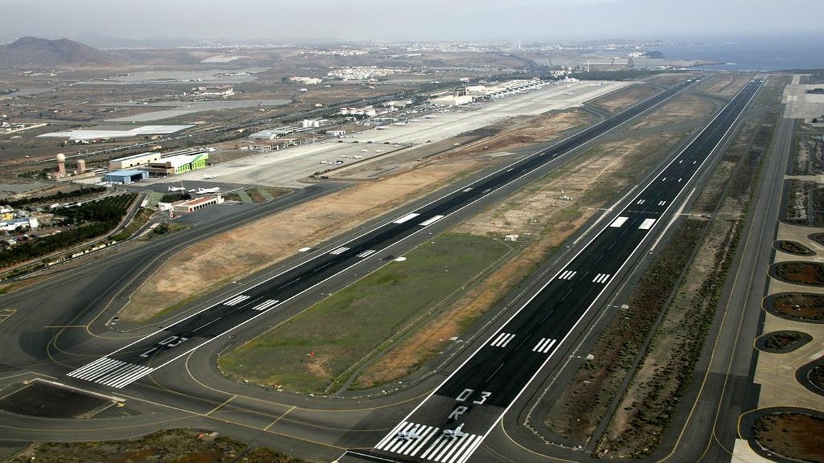 Aterriza de emergencia un vuelo que hacía la ruta Tenerife-Gran Canaria por un problema en un motor