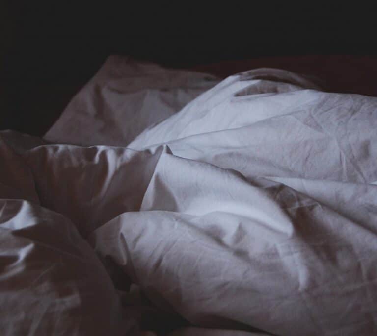Un hombre contrae una enfermedad grave por culpa de su edredón de plumas