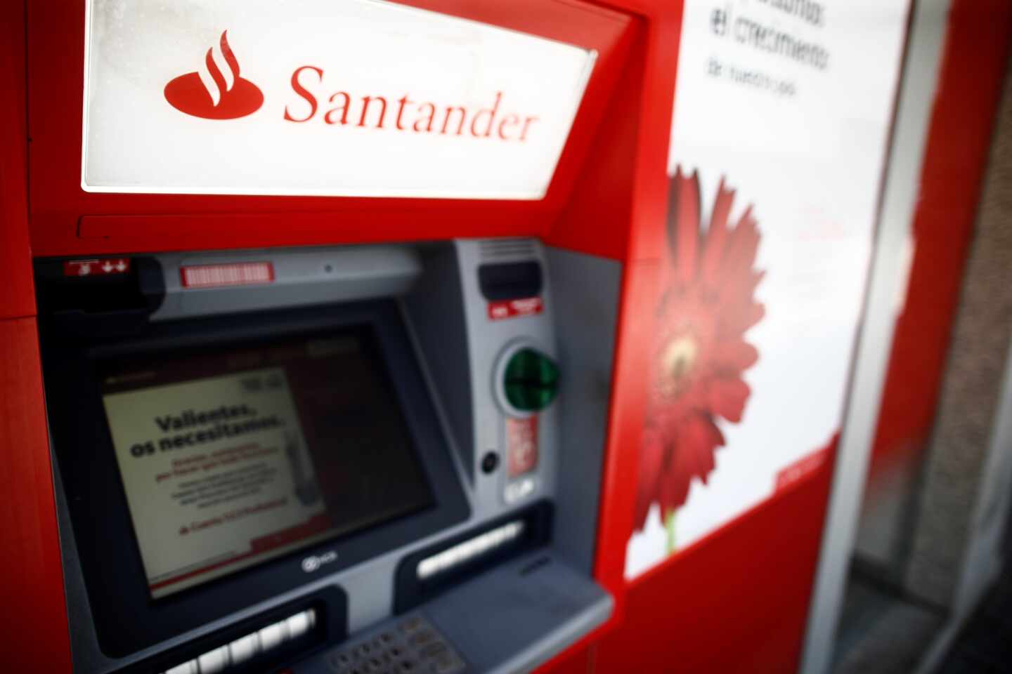 Santander y los sindicatos se acercan al acuerdo y el ERE afectará a 3.600 empleados