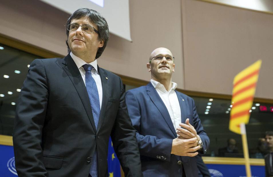 Un exdirigente de CDC alertó a Puigdemont que Romeva le ocultaba información