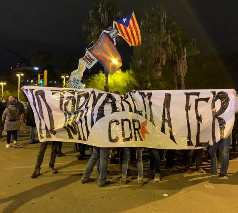 El independentismo radical también sale a la calle contra la investidura de Sánchez